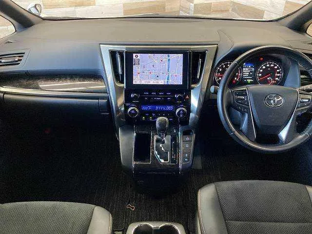 Toyota Vellfire 2021 photo 2