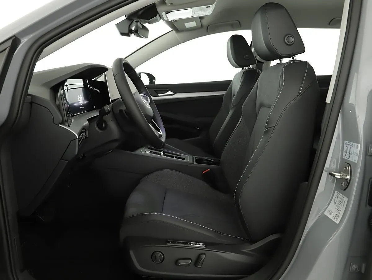 Volkswagen Golf 2026 photo 2