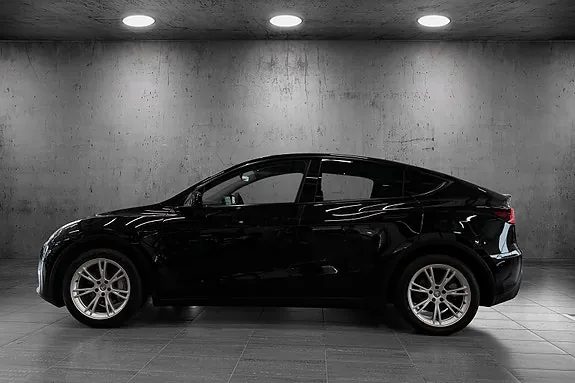 Tesla Model Y 2024 photo 2