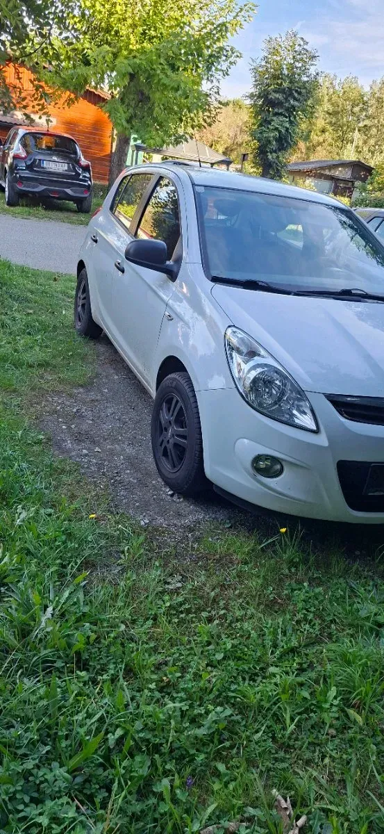 Hyundai I20 2010 photo 2