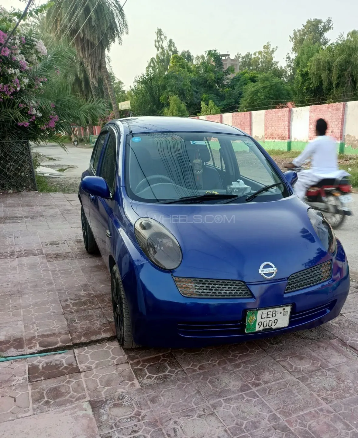 Nissan March