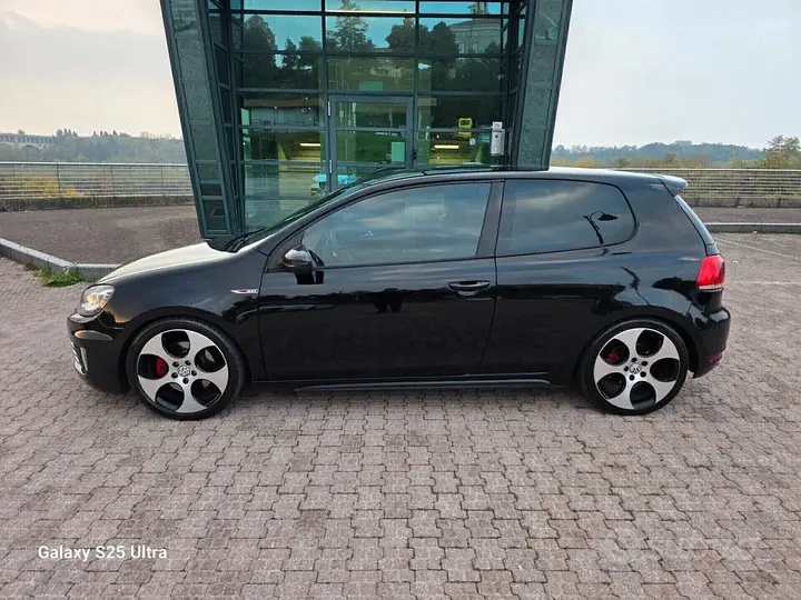 Volkswagen Golf 2011 photo 2