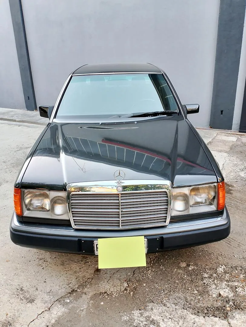 Mercedes-Benz 200E