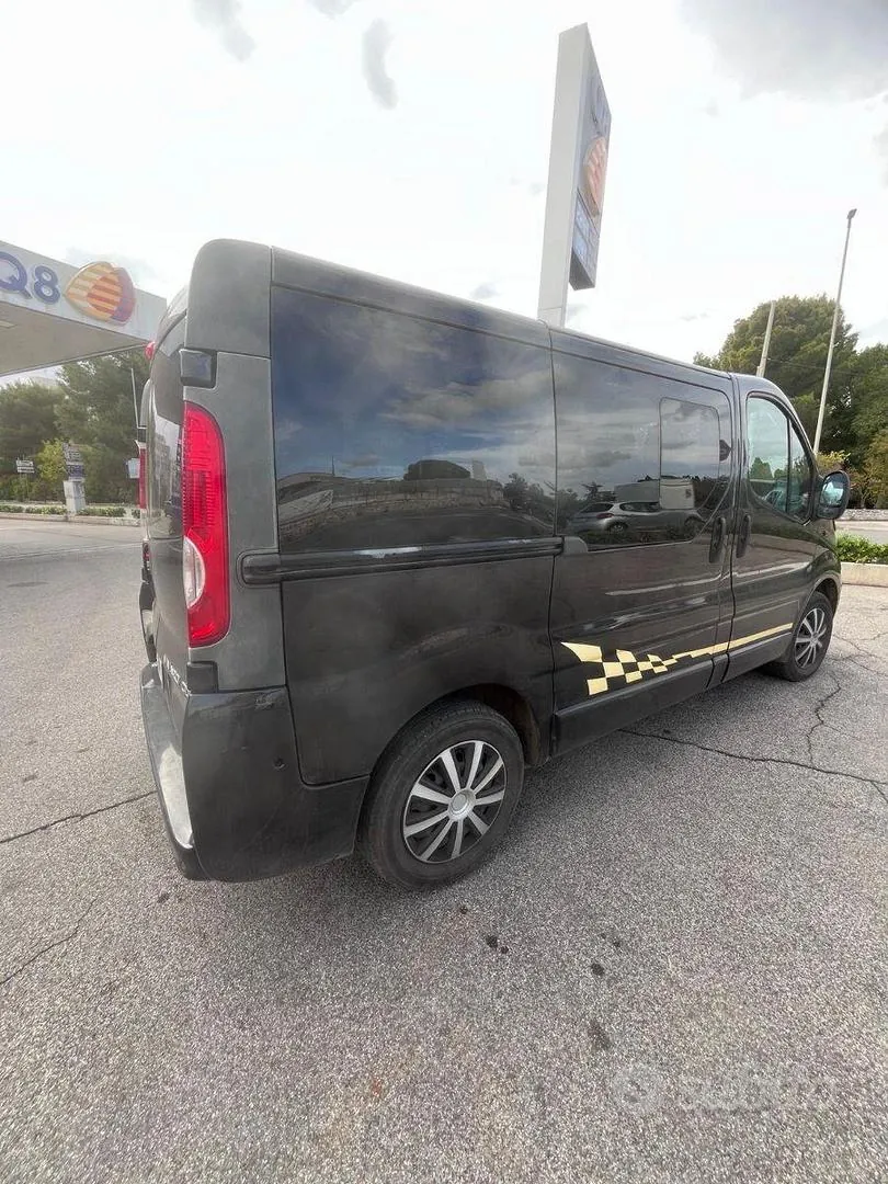 Opel Vivaro 2011 photo 3