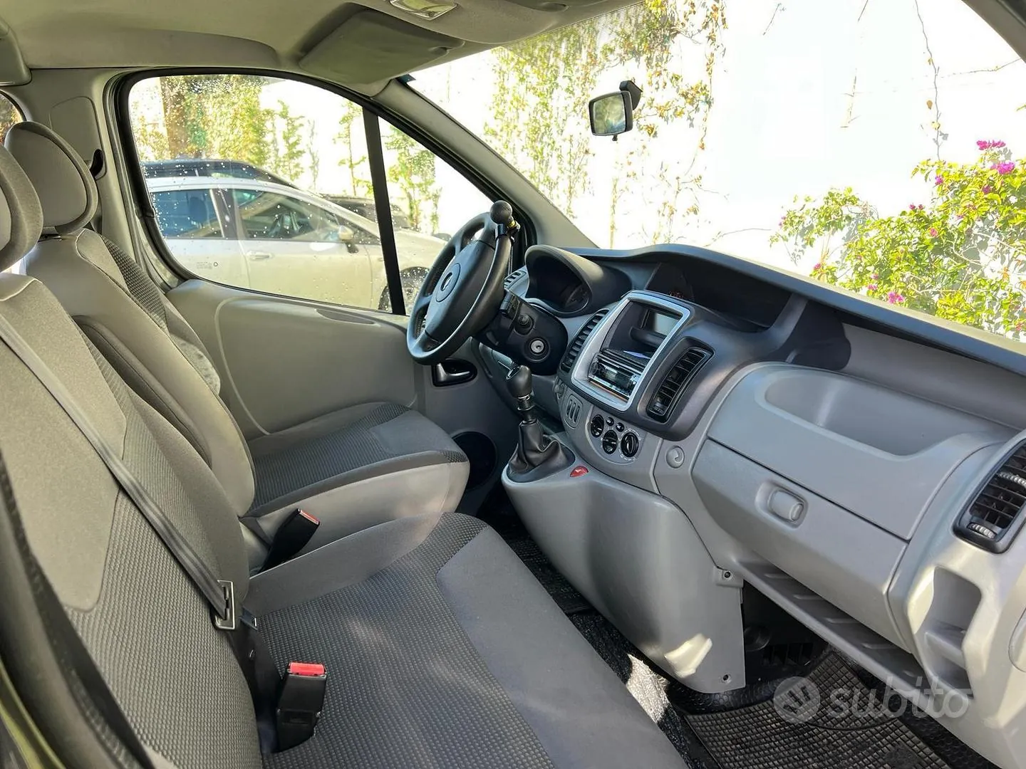 Opel Vivaro 2011 photo 5