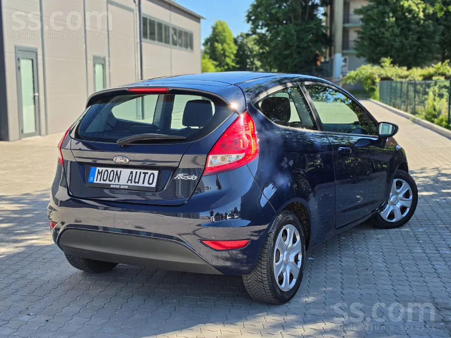 Ford Fiesta 2011 photo 2