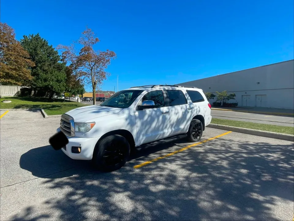 Toyota Sequoia 2012 photo 4