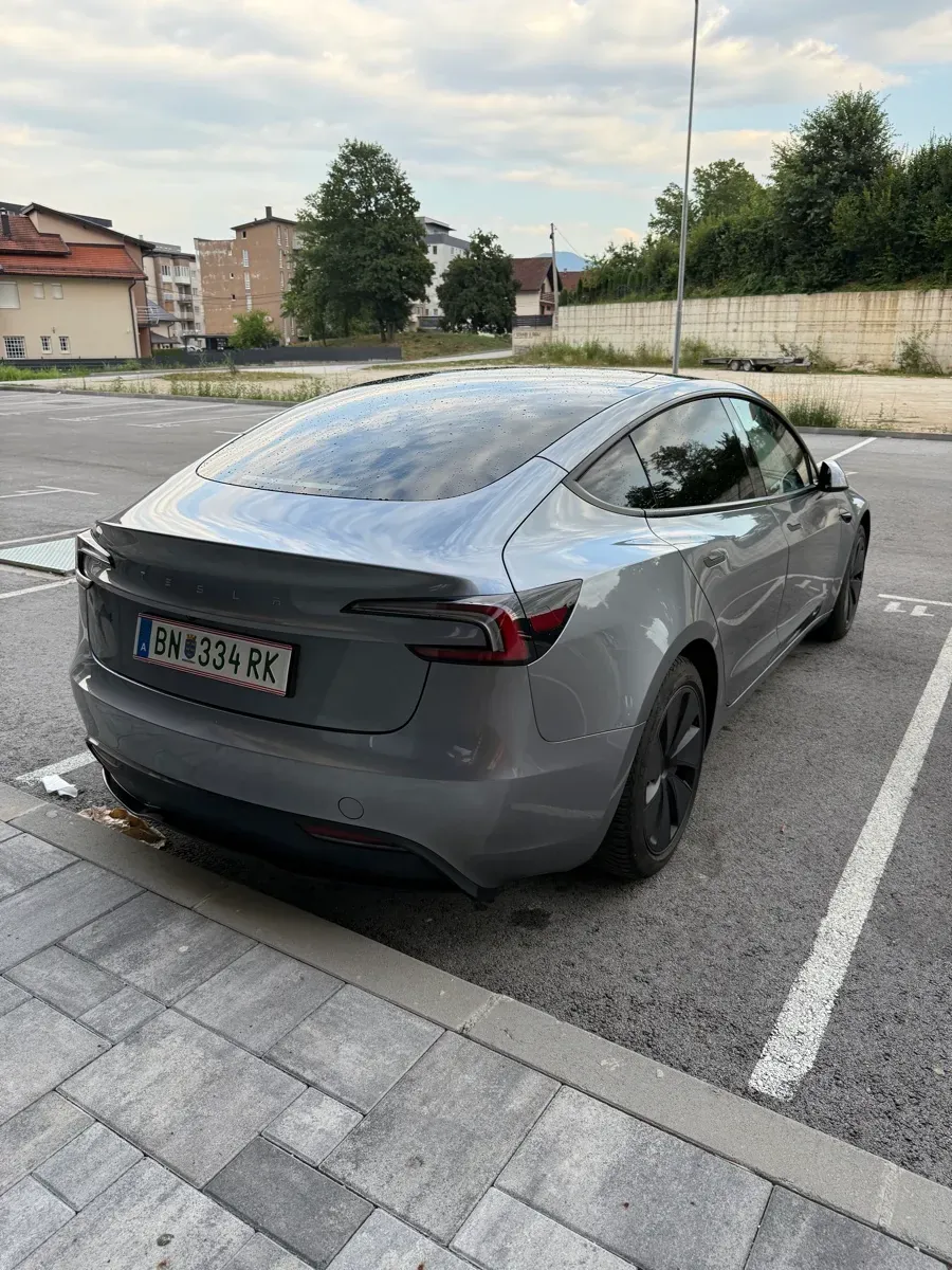 Tesla Model 3 2025 photo 2