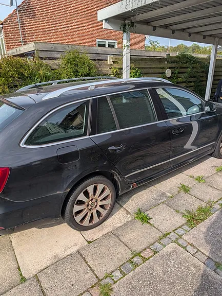 Skoda Superb 2010 photo 2
