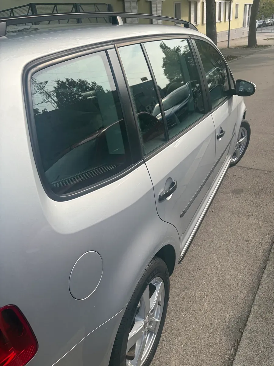 Volkswagen Touran 2015 photo 3