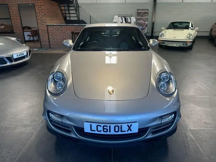 Porsche 911 2011 photo 2
