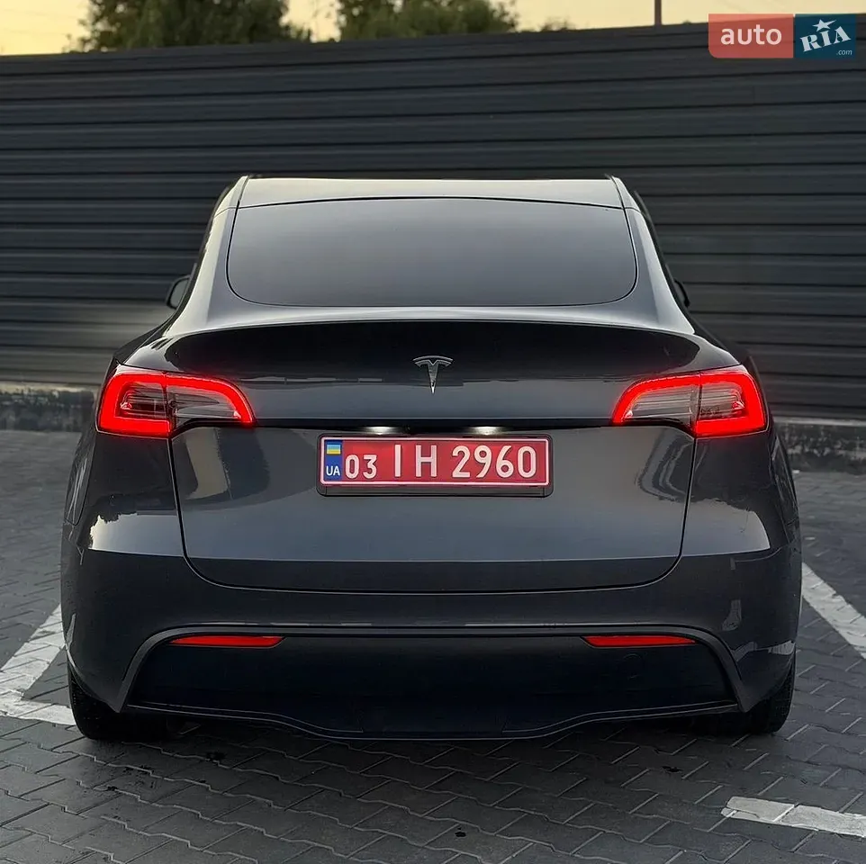 Tesla Model Y 2023 photo 4
