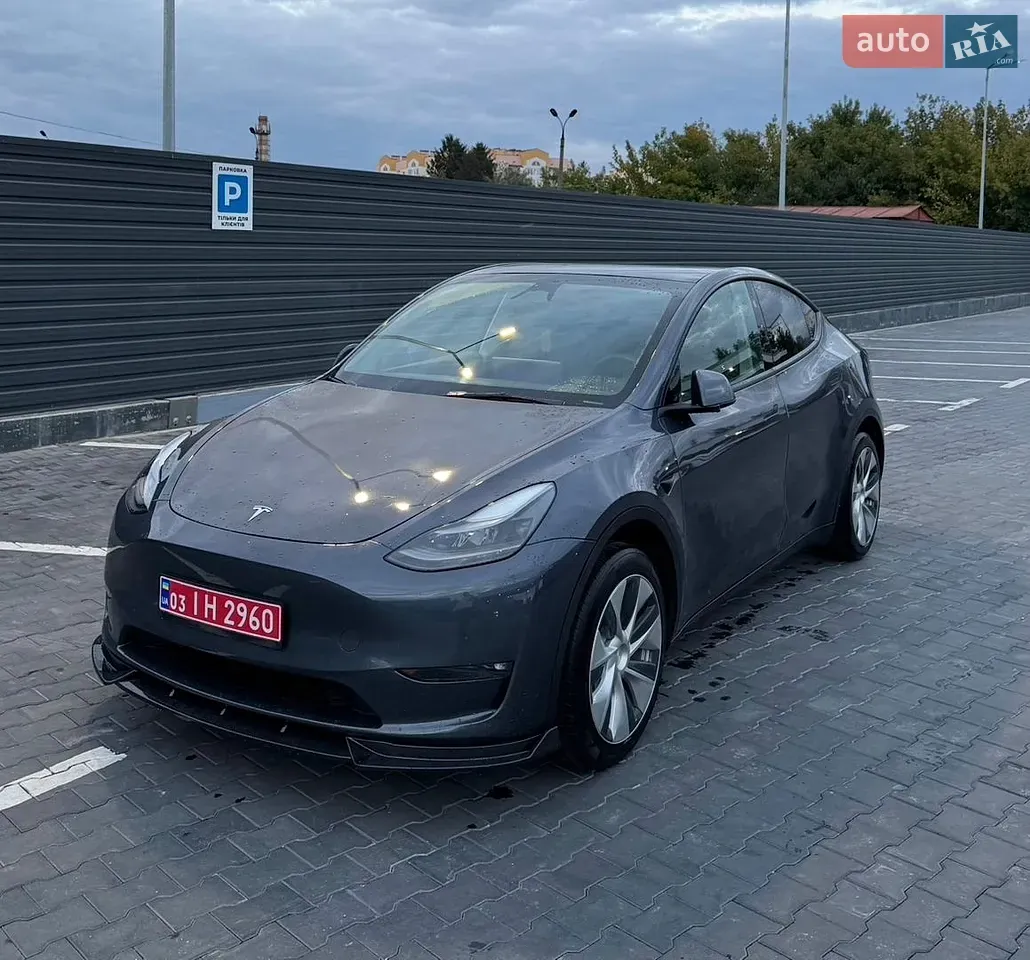 Tesla Model Y 2023 photo 2