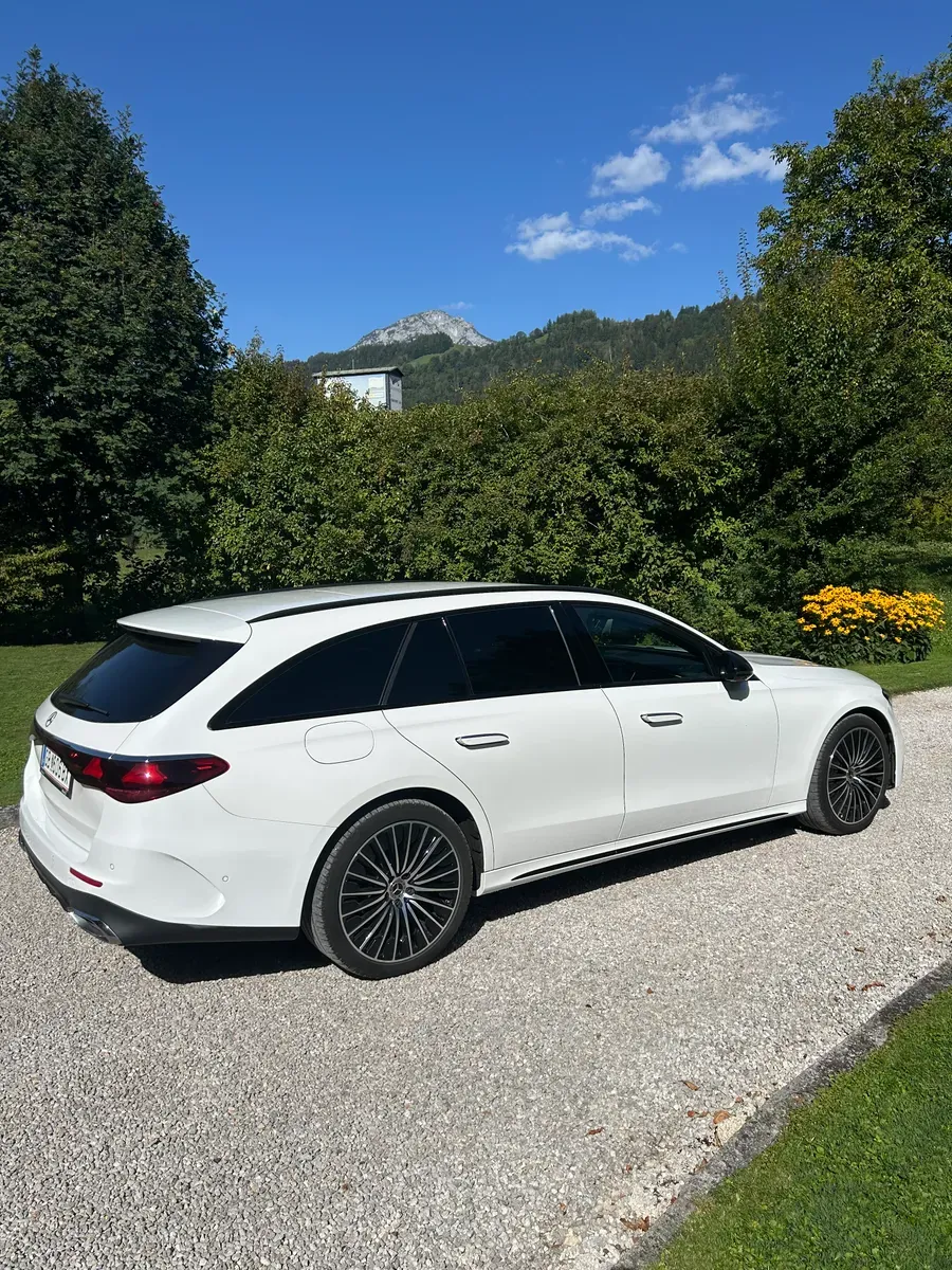 Mercedes-Benz E-Class 2024 photo 3