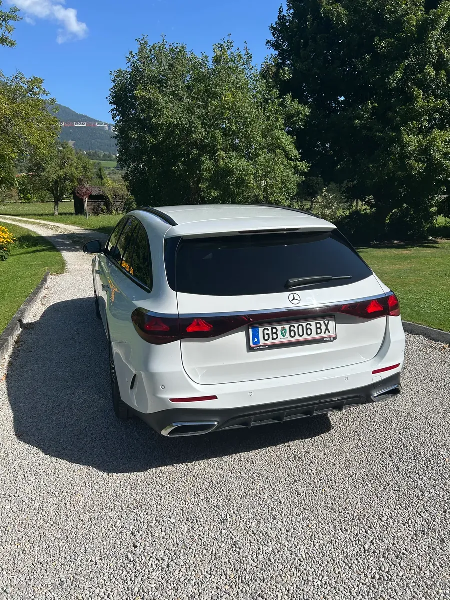 Mercedes-Benz E-Class 2024 photo 2