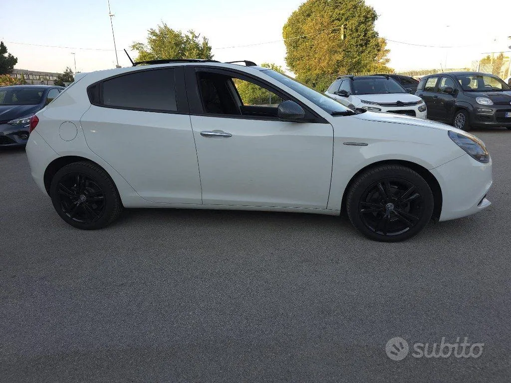 Alfa Romeo Giulietta 2010 photo 4