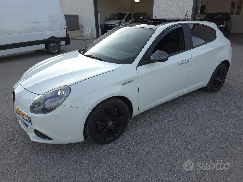 Alfa Romeo Giulietta 2010 photo 2