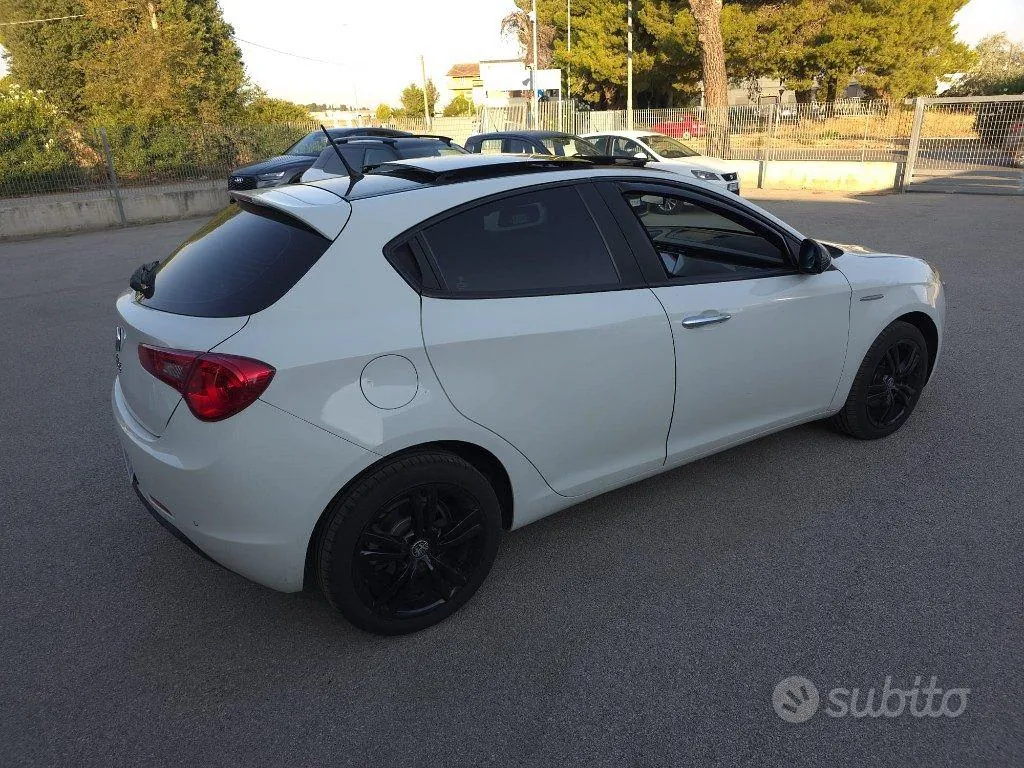 Alfa Romeo Giulietta 2010 photo 5
