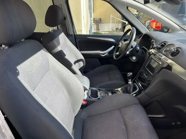 Ford S-Max 2012 photo 3