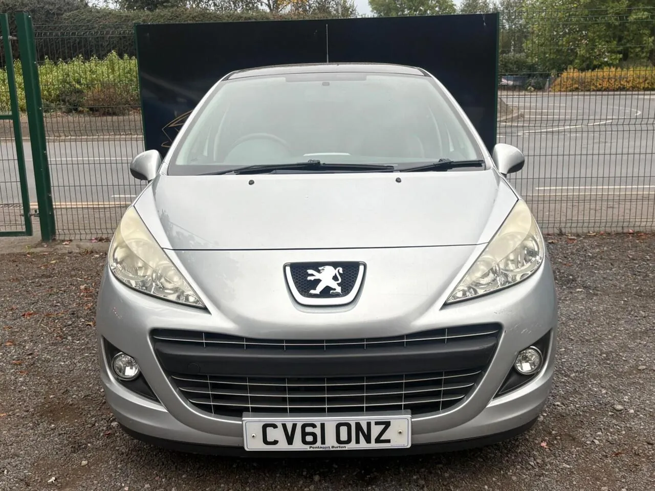 Peugeot 207 2011 photo 2