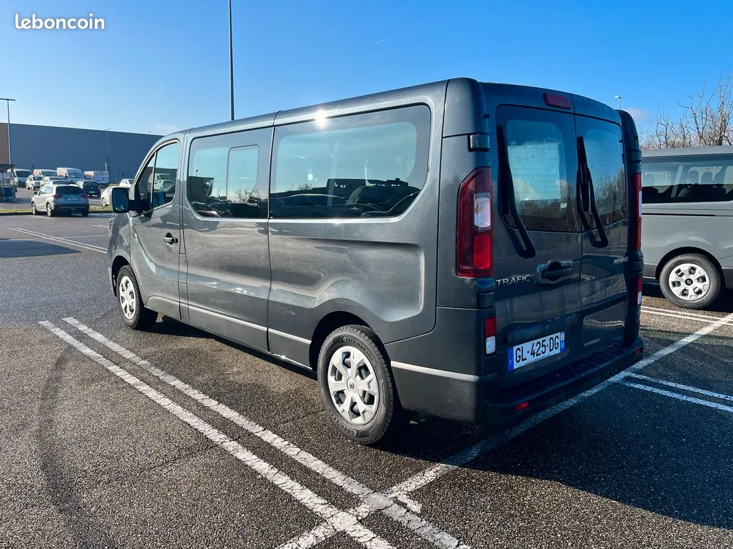 Renault Trafic 2022 photo 2