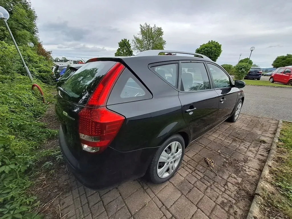 Kia Ceed 2010 photo 3