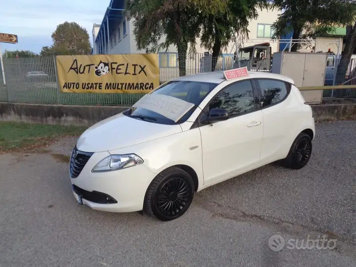 Lancia Ypsilon 2015 photo 4