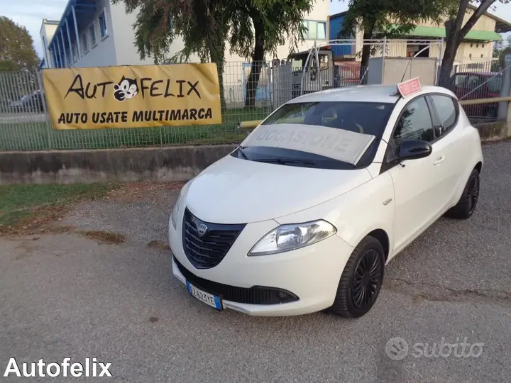Lancia Ypsilon