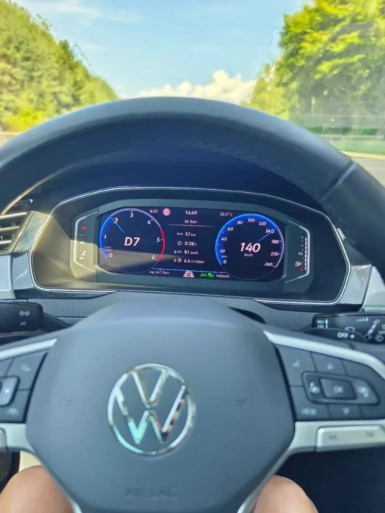 Volkswagen Passat 2021 photo 3