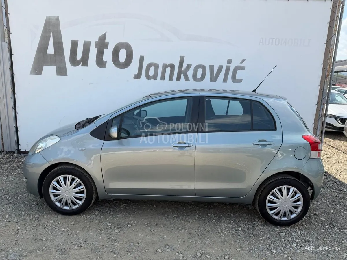 Toyota Yaris 2011 photo 2