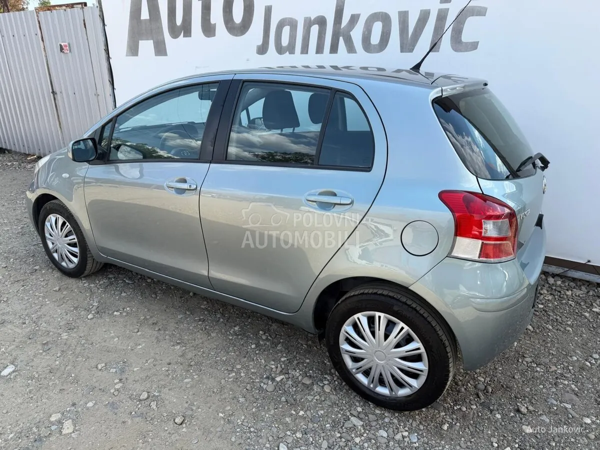 Toyota Yaris 2011 photo 3