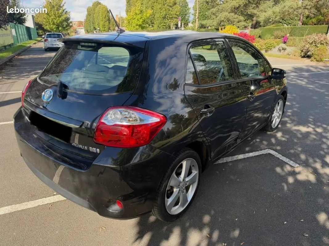 Toyota Auris 2011 photo 3