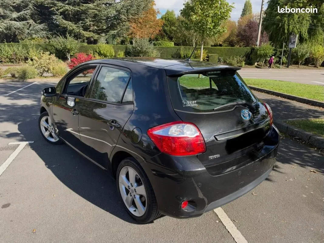 Toyota Auris 2011 photo 5