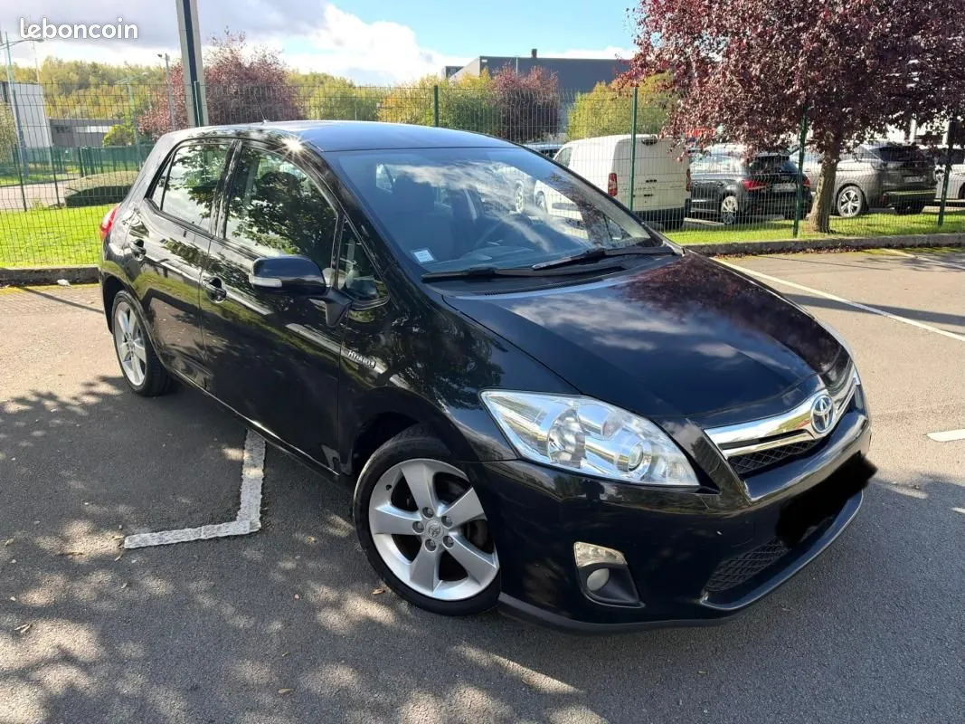 Toyota Auris 2011 photo 2