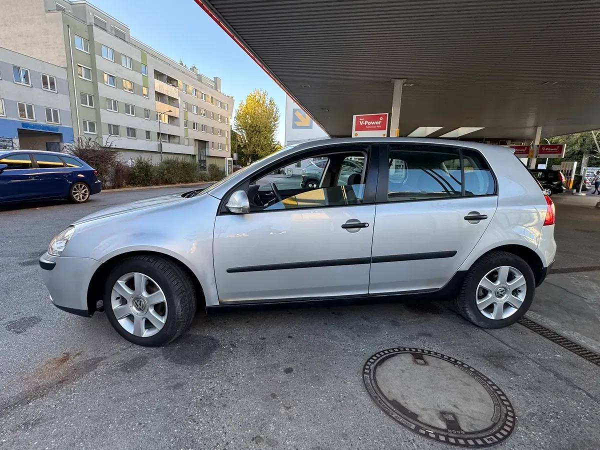 Volkswagen Golf 2005 photo 2