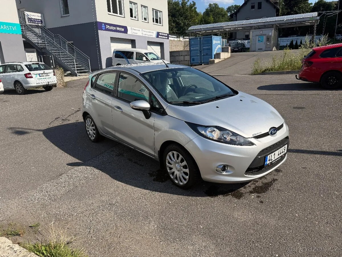 Ford Fiesta 2011 photo 3