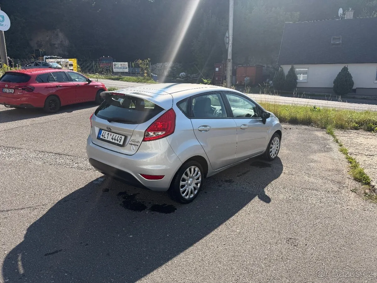 Ford Fiesta 2011 photo 5