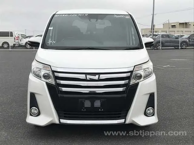 Toyota Noah 2016 photo 5