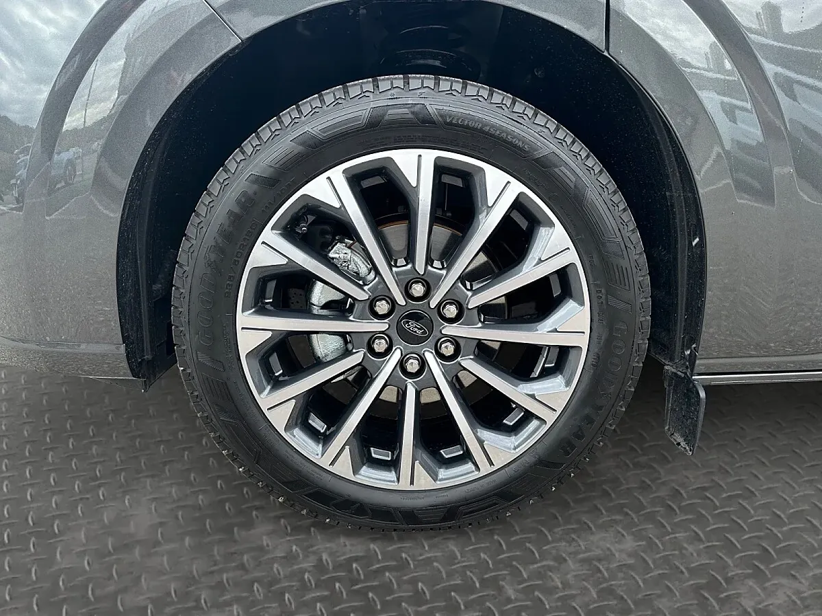 Ford Tourneo photo 2