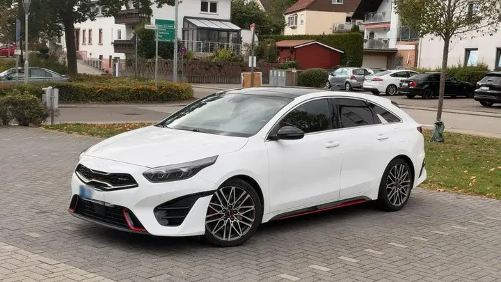 Kia Proceed