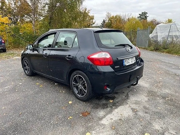 Toyota Auris 2012 photo 3