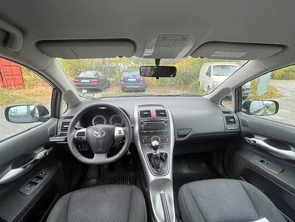 Toyota Auris 2012 photo 5