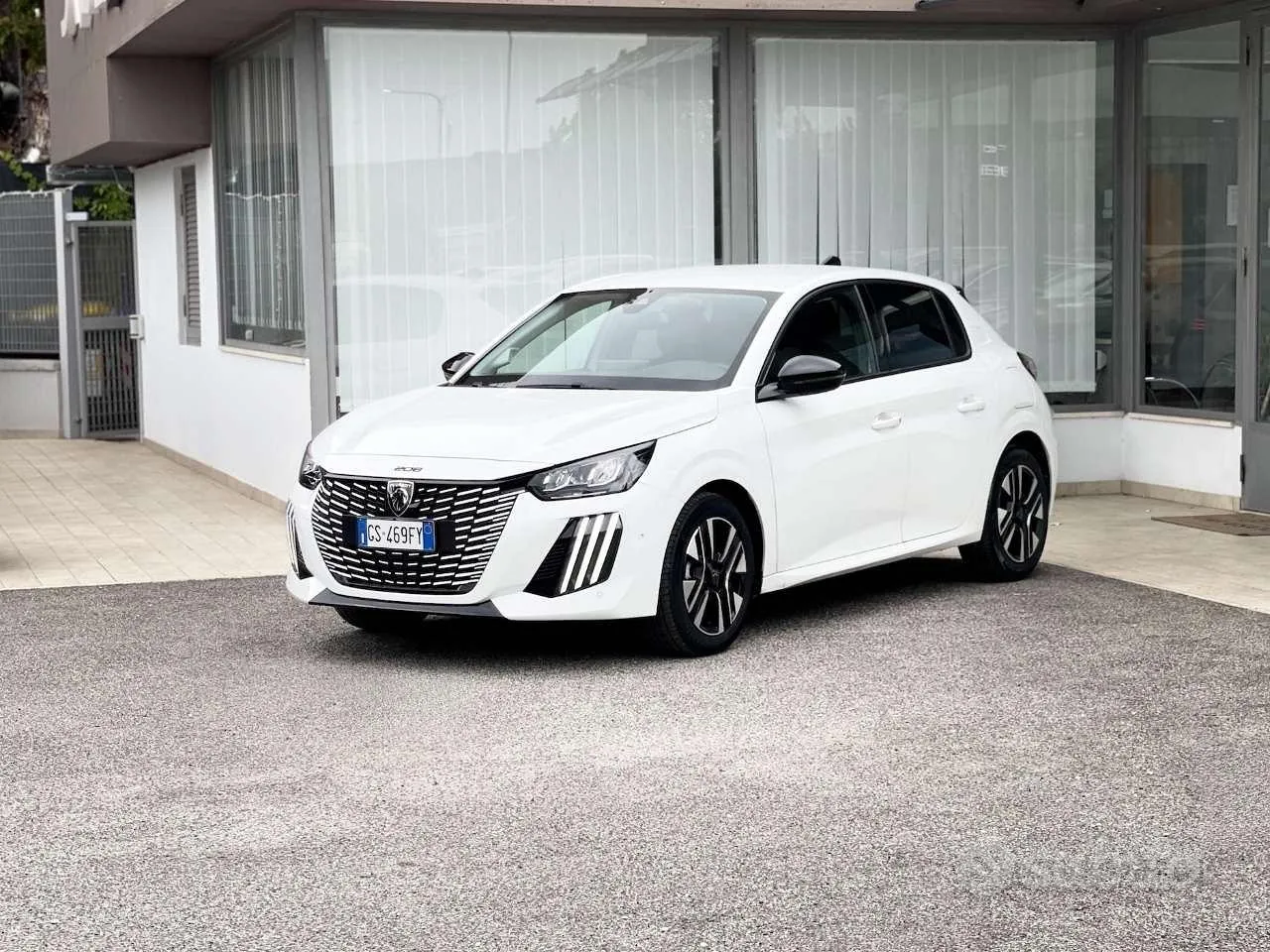 Peugeot 208 2024 photo 3
