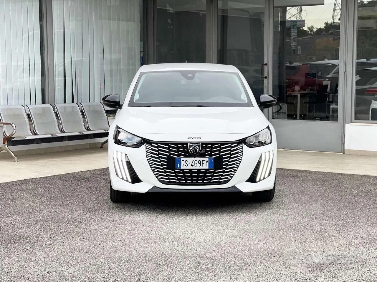 Peugeot 208 2024 photo 2