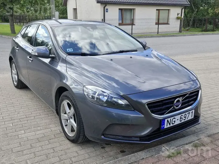 Volvo V40 2013 photo 2
