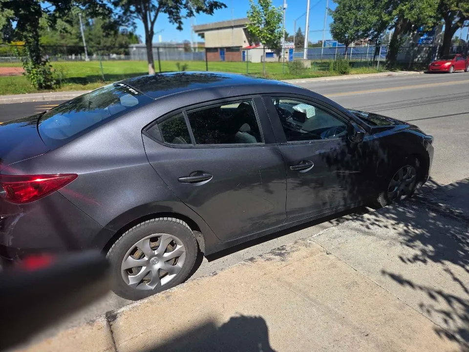 Mazda 3 2018 photo 2