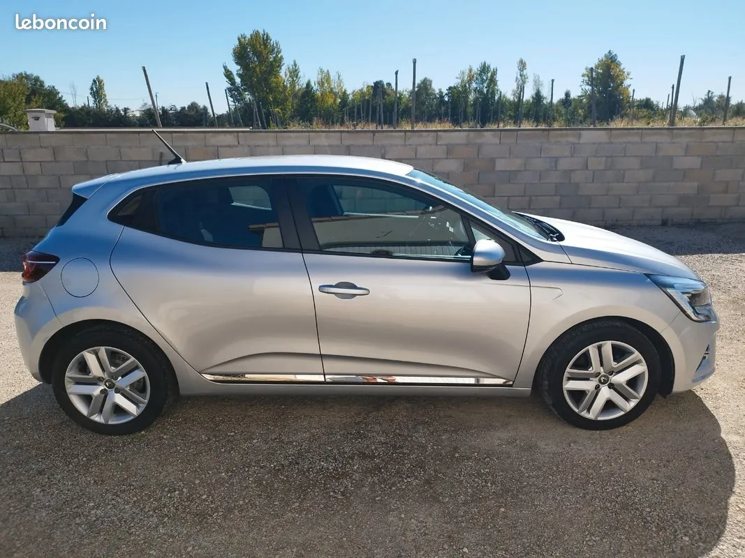 Renault Clio 2022 photo 3