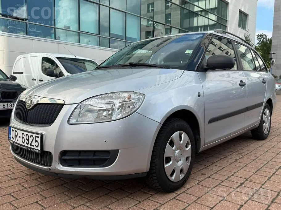 Skoda Fabia 2009 photo 2