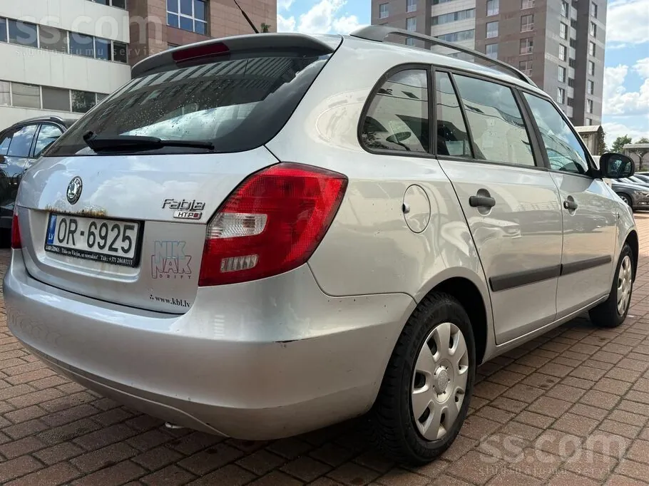 Skoda Fabia 2009 photo 3