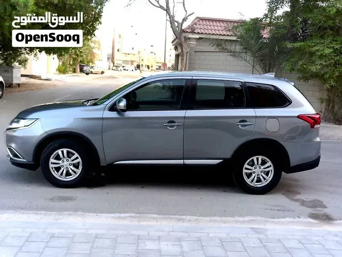 Mitsubishi Outlander 2018 photo 2